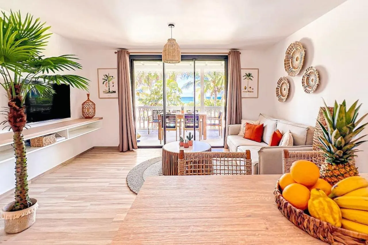 La Belle Bleue Direct Access To Orient Bay Beach Swimming Pool, 2 Bedrooms