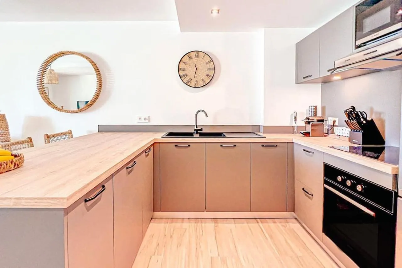 La Belle Bleue Direct Access To Orient Bay Beach Swimming Pool, 2 Bedrooms 度假居